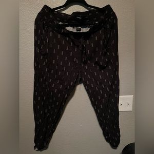 Black White Geometric Rayon Spandex Ruched ANKLE PANTS